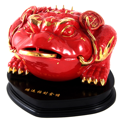 中國紅瓷 招財進寶三足金蟾擺件的藝術(shù)與寓意